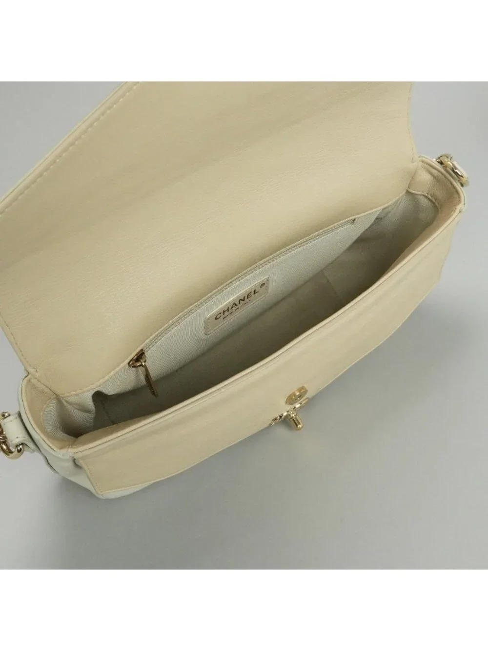 Chanel Blanc Stitch Shoulder Bag Calfskin Beige Gold Chain Bag CC Logo Turnlock